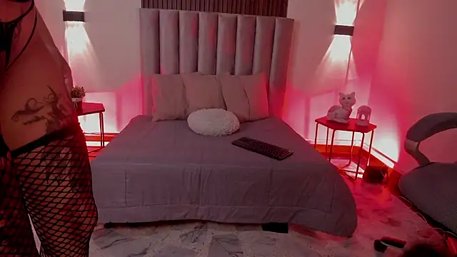 Snapshot of Isis_Moon chatting on February 2026 07:30:02 PM Isis Moon online show from February 2026 07:30:02 PM