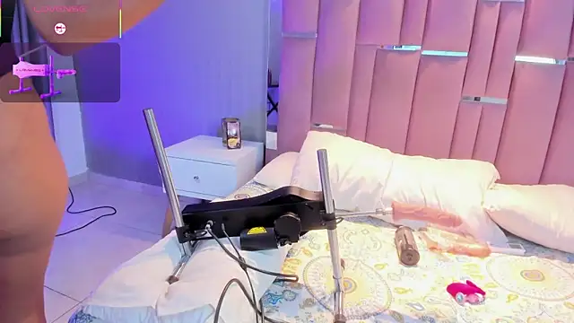 Snapshot of NikkiEvans chatting on February 2026 05:19:02 AM NikkiEvans online show from February 2026 05:19:02 AM