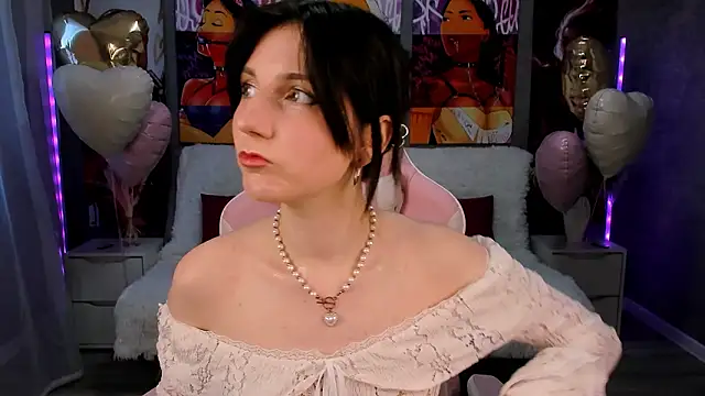 Snapshot of KikaOsterman chatting on February 2026 12:45:02 PM KikaOsterman online show from February 2026 12:45:02 PM