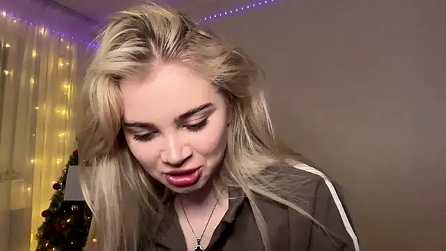 Snapshot of KariJarecke chatting on January 2026 01:05:02 PM KariJarecke online show from January 2026 01:05:02 PM