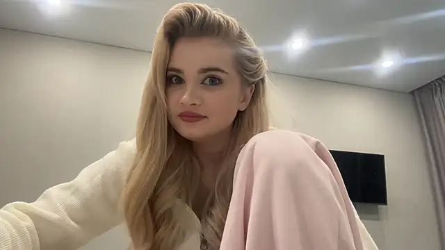 Snapshot of KariJarecke chatting on February 2026 02:25:01 PM KariJarecke online show from February 2026 02:25:01 PM