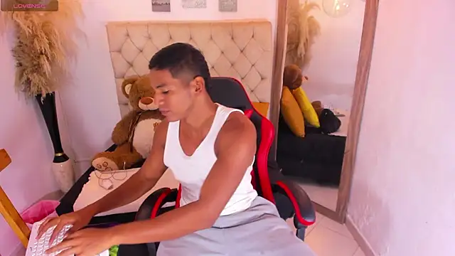 Snapshot of noah_sthone chatting on January 2026 03:21:02 AM noah sthone online show from January 2026 03:21:02 AM