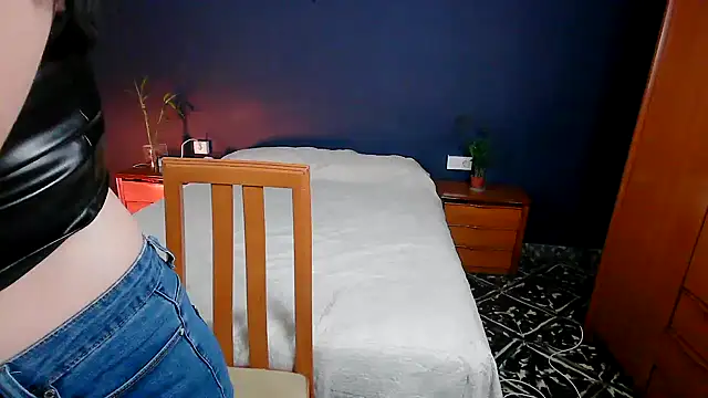 Snapshot of Alice_Dan chatting on February 2026 04:44:01 PM Alice Dan online show from February 2026 04:44:01 PM