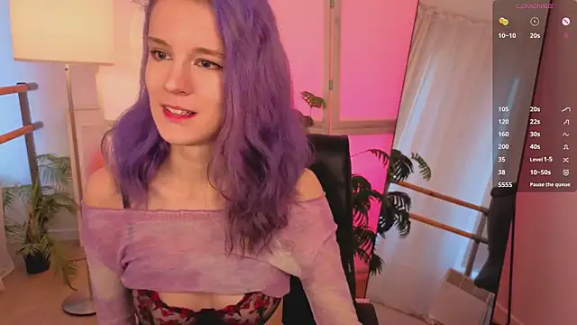 Snapshot of AuraLaunni chatting on February 2026 07:05:02 AM AuraLaunni online show from February 2026 07:05:02 AM