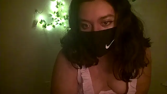 Snapshot of Lunablushh chatting on January 2026 03:10:01 AM Lunablushh online show from January 2026 03:10:01 AM