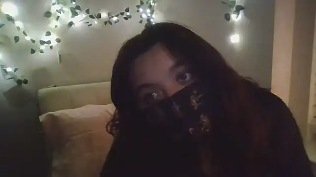 Snapshot of Lunablushh chatting on February 2026 03:43:01 AM Lunablushh online show from February 2026 03:43:01 AM