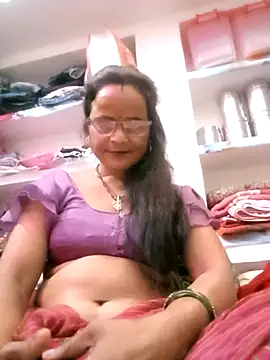 Snapshot of kiiuu_sexe chatting on February 2026 05:03:02 AM kiiuu sexe online show from February 2026 05:03:02 AM