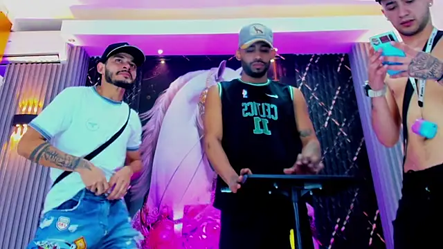 Snapshot of The_Gods_In_Diamonds chatting on January 2026 04:50:02 AM The Gods In Diamonds online show from January 2026 04:50:02 AM