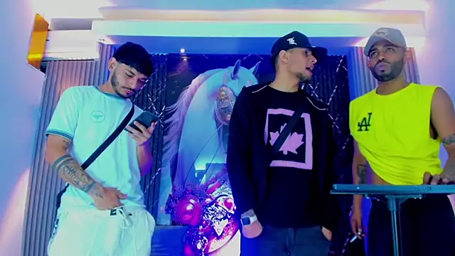 Snapshot of The_Gods_In_Diamonds chatting on January 2026 05:11:02 AM The Gods In Diamonds online show from January 2026 05:11:02 AM