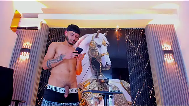 Snapshot of The_Gods_In_Diamonds chatting on February 2026 12:31:01 PM The Gods In Diamonds online show from February 2026 12:31:01 PM