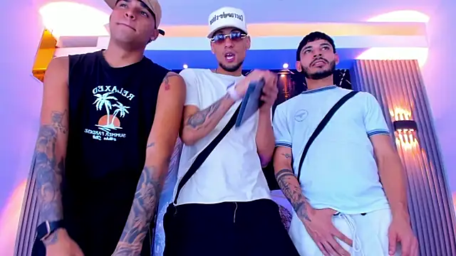 Snapshot of The_Gods_In_Diamonds chatting on February 2026 08:14:01 PM The Gods In Diamonds online show from February 2026 08:14:01 PM