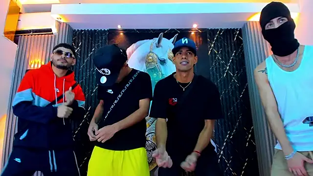 Snapshot of The_Gods_In_Diamonds chatting on February 2026 04:33:02 AM The Gods In Diamonds online show from February 2026 04:33:02 AM