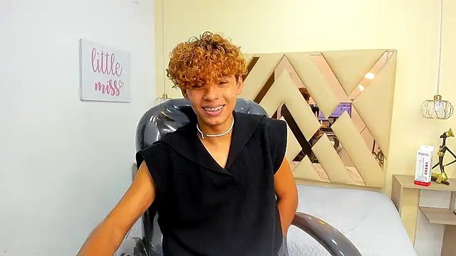 Snapshot of Anyelo_Twink chatting on January 2026 07:11:01 PM Anyelo Twink online show from January 2026 07:11:01 PM