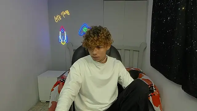 Snapshot of Anyelo_Twink chatting on February 2026 08:18:01 PM Anyelo Twink online show from February 2026 08:18:01 PM