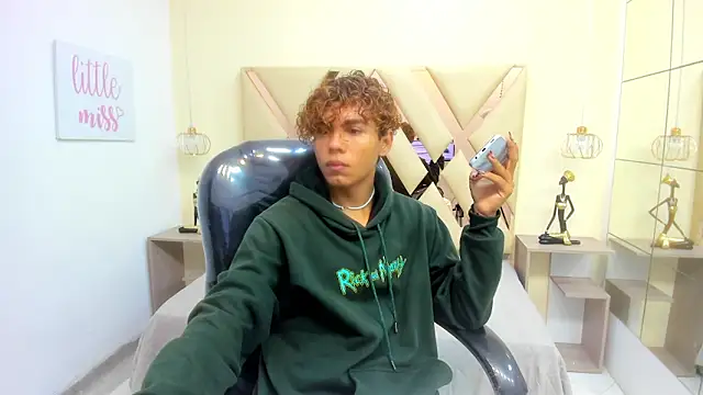 Snapshot of Anyelo_Twink chatting on February 2026 01:09:01 PM Anyelo Twink online show from February 2026 01:09:01 PM