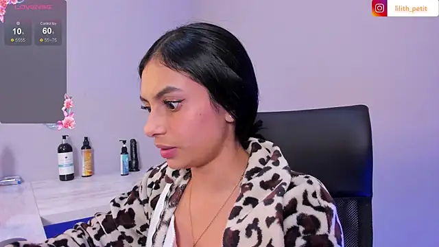Snapshot of lilith_petit_ chatting on July 2026 01:23:01 AM lilith petit online show from July 2026 01:23:01 AM