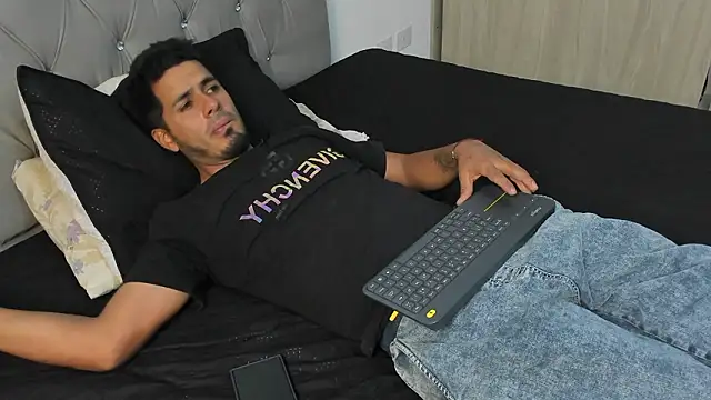 Snapshot of Kiltrohot chatting on February 2026 11:59:01 PM Kiltrohot online show from February 2026 11:59:01 PM