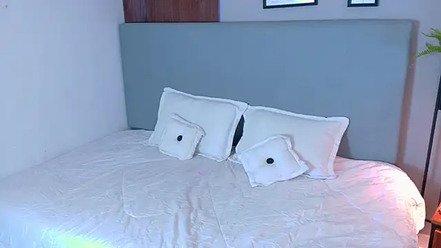 zarah queen online show from February 2026 03:47:02 AM