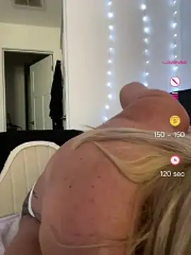 FoxyMillie online show from July 2026 07:16:01 PM
