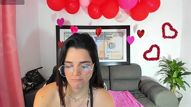 Snapshot of LucianaMoreau chatting on February 2026 11:44:02 PM LucianaMoreau online show from February 2026 11:44:02 PM