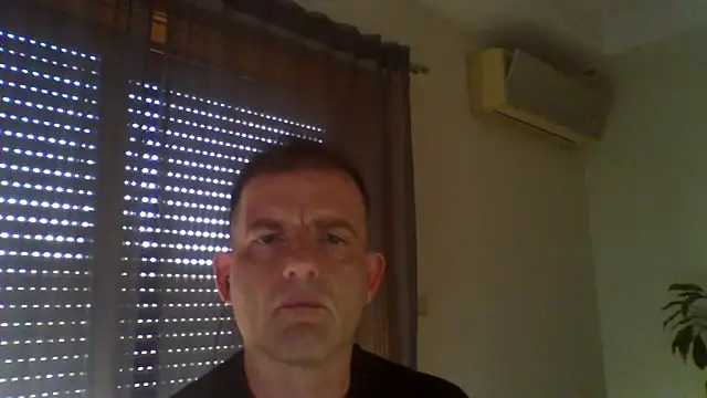 Snapshot of _grj1 chatting on April 2026 05:28:01 PM grj1 online show from April 2026 05:28:01 PM