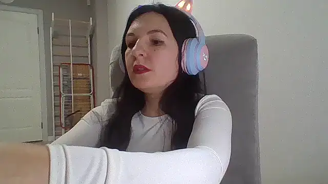 Snapshot of HollySecret77 chatting on February 2026 03:40:01 PM HollySecret77 online show from February 2026 03:40:01 PM