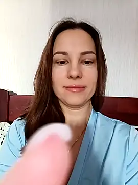 Snapshot of She-Moon chatting on January 2026 07:01:02 AM She-Moon online show from January 2026 07:01:02 AM