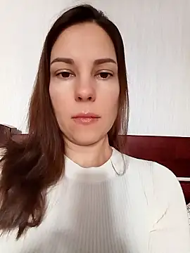 Snapshot of She-Moon chatting on January 2026 06:28:01 AM She-Moon online show from January 2026 06:28:01 AM