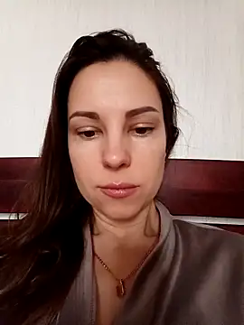 Snapshot of She-Moon chatting on February 2026 09:19:02 AM She-Moon online show from February 2026 09:19:02 AM