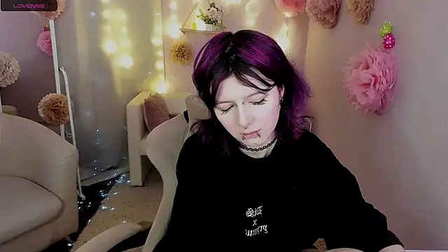 Ashley Veil online show from April 2026 09:01:02 PM