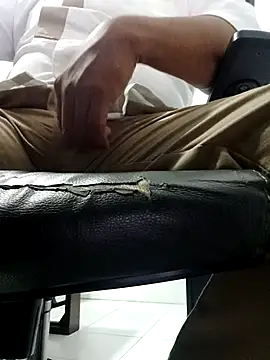 Snapshot of Antony-5045 chatting on April 2026 11:43:02 PM Antony-5045 online show from April 2026 11:43:02 PM