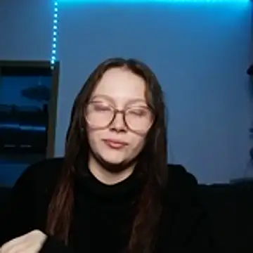 Snapshot of YoungLisaa18 chatting on January 2026 04:00:01 PM YoungLisaa18 online show from January 2026 04:00:01 PM