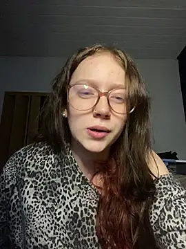 Snapshot of YoungLisaa18 chatting on February 2026 07:40:01 PM YoungLisaa18 online show from February 2026 07:40:01 PM