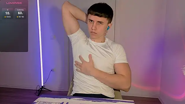 Snapshot of first_mark chatting on February 2026 05:46:02 PM first mark online show from February 2026 05:46:02 PM