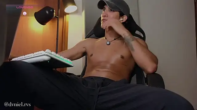 Snapshot of emilio_rivs chatting on July 2026 01:21:01 AM emilio rivs online show from July 2026 01:21:01 AM