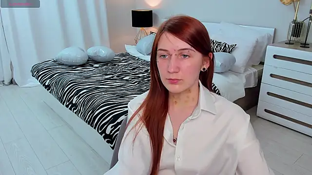 Snapshot of Polly_Sweet chatting on February 2026 06:47:02 PM Polly Sweet online show from February 2026 06:47:02 PM