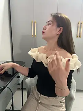 Snapshot of Llabi2k chatting on February 2026 07:43:01 PM Llabi2k online show from February 2026 07:43:01 PM