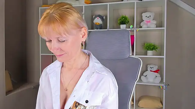 Julie Lucas online show from April 2026 12:52:02 AM