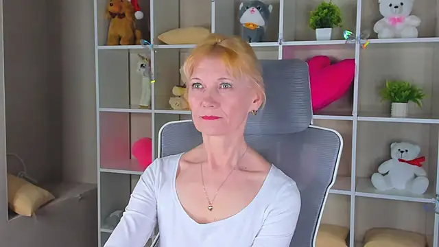 Julie Lucas online show from April 2026 12:52:01 AM