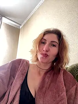 Snapshot of _Crystal_2 chatting on January 2026 09:03:01 AM Crystal 2 online show from January 2026 09:03:01 AM