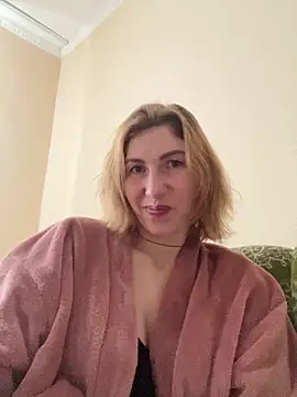 Snapshot of _Crystal_2 chatting on January 2026 06:41:02 AM Crystal 2 online show from January 2026 06:41:02 AM