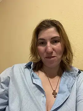 Snapshot of _Crystal_2 chatting on January 2026 05:06:01 PM Crystal 2 online show from January 2026 05:06:01 PM