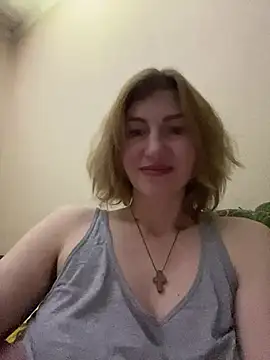 Snapshot of _Crystal_2 chatting on January 2026 09:29:01 PM Crystal 2 online show from January 2026 09:29:01 PM