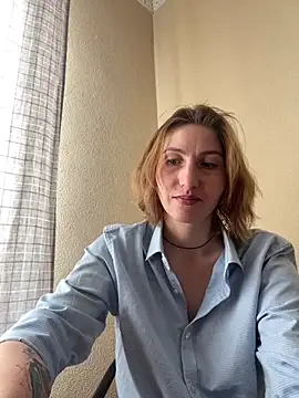 Snapshot of _Crystal_2 chatting on February 2026 09:04:02 AM Crystal 2 online show from February 2026 09:04:02 AM