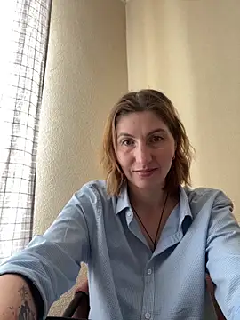 Snapshot of _Crystal_2 chatting on February 2026 09:25:02 AM Crystal 2 online show from February 2026 09:25:02 AM