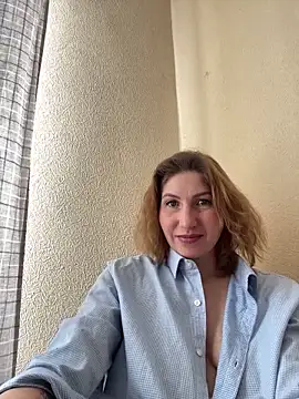 Snapshot of _Crystal_2 chatting on February 2026 09:35:02 AM Crystal 2 online show from February 2026 09:35:02 AM