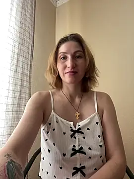 Snapshot of _Crystal_2 chatting on February 2026 08:32:01 AM Crystal 2 online show from February 2026 08:32:01 AM