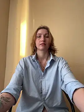 Snapshot of _Crystal_2 chatting on February 2026 02:28:01 PM Crystal 2 online show from February 2026 02:28:01 PM