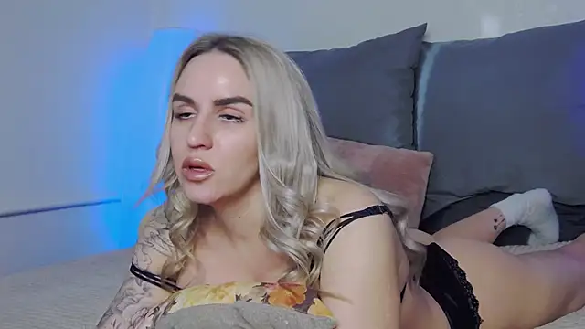 Snapshot of _KSmith_ chatting on January 2026 07:02:02 AM KSmith online show from January 2026 07:02:02 AM