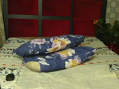 Snapshot of EbonySexySlim chatting on January 2026 07:51:02 PM EbonySexySlim online show from January 2026 07:51:02 PM